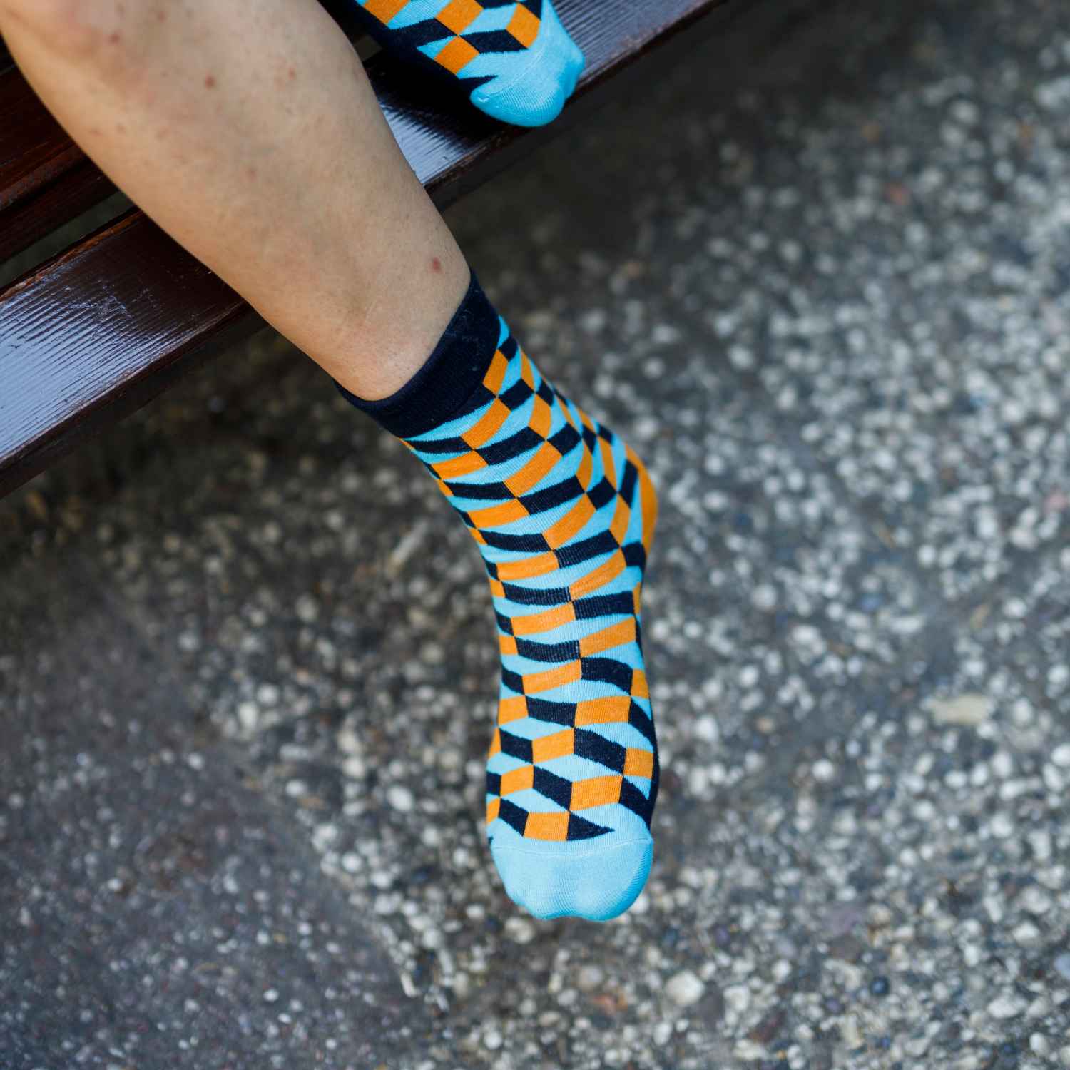 Синьооранжеви чорапи на фигурки