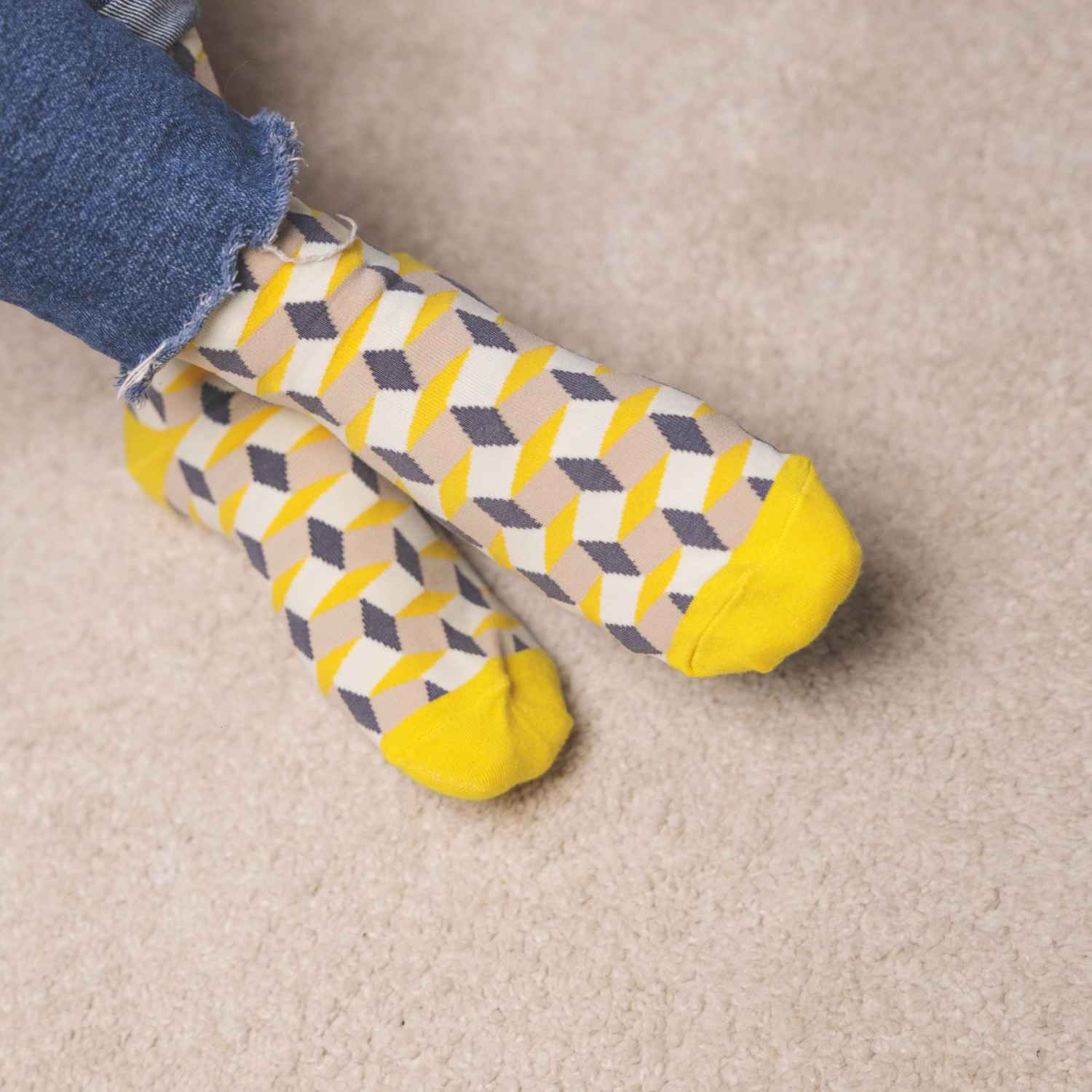 Жълти чорапи на фигурки